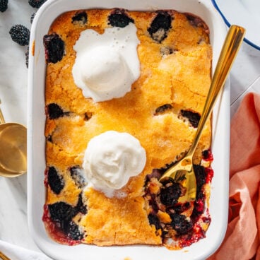 Blackberry cobbler